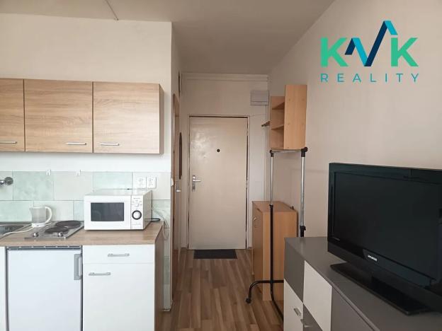 Pronájem bytu 1+kk, Karlovy Vary, Fibichova, 18 m2