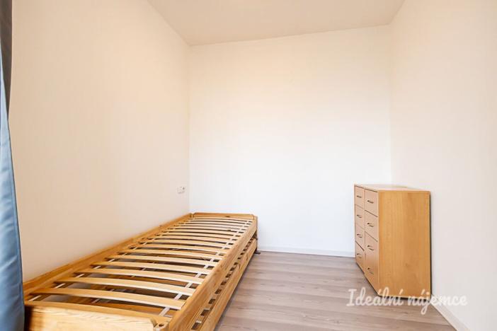Pronájem bytu 1+kk, Praha - Záběhlice, Topolová, 30 m2