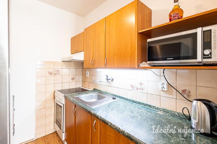 Pronájem bytu 2+kk, Praha - Kobylisy, Šiškova, 45 m2