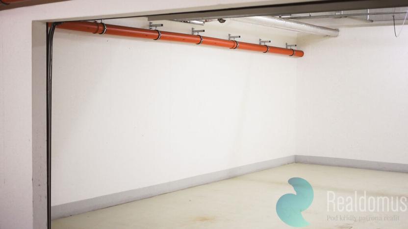 Pronájem garáže, Praha, Olšanská, 47 m2