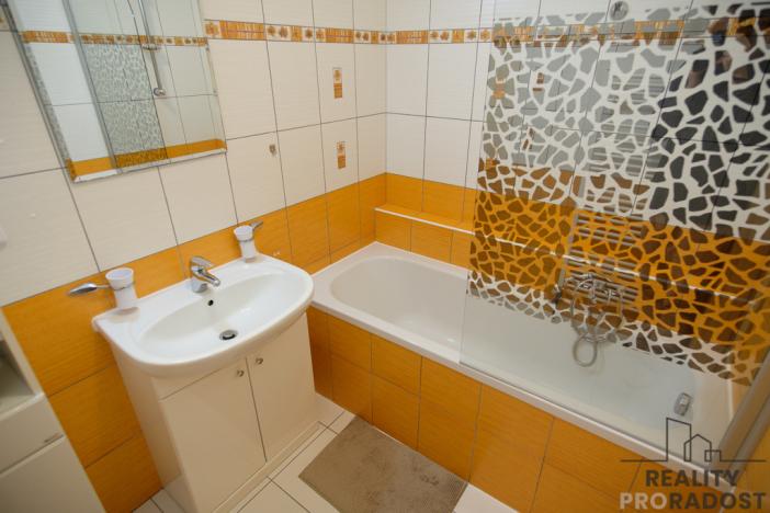 Pronájem bytu 2+kk, Olomouc, Novosadský dvůr, 51 m2