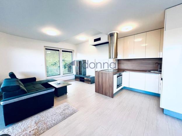 Pronájem bytu 2+kk, Praha, Křížová, 66 m2