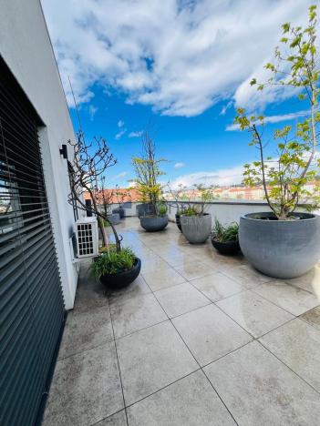 Pronájem bytu 2+kk, Praha, Křížová, 66 m2