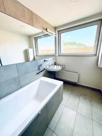 Pronájem bytu 2+kk, Praha, Křížová, 66 m2