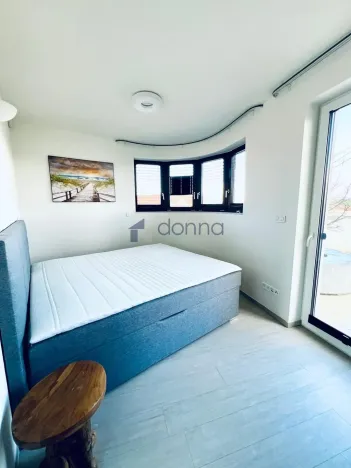 Pronájem bytu 2+kk, Praha, Křížová, 66 m2