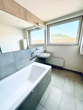 Pronájem bytu 2+kk, Praha, Křížová, 66 m2