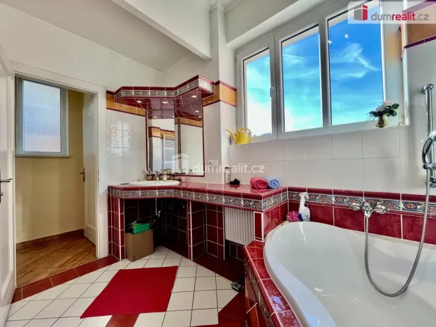 Prodej bytu 2+1, Karlovy Vary - Rybáře, Sokolovská, 82 m2