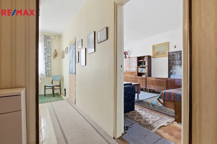 Prodej bytu 1+1, Karlovy Vary, Krymská, 28 m2