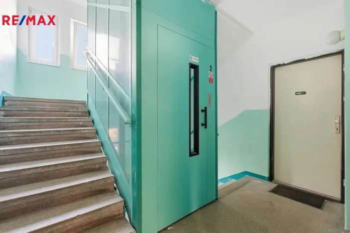 Prodej bytu 1+1, Karlovy Vary, Krymská, 28 m2