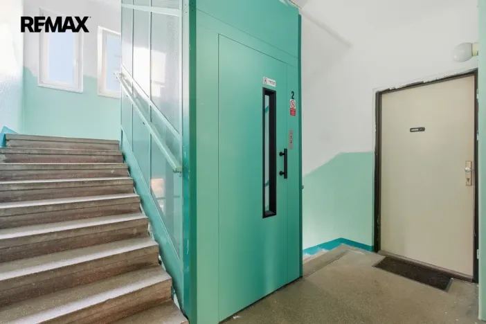 Prodej bytu 1+1, Karlovy Vary, Krymská, 28 m2