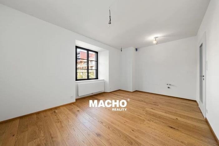 Pronájem bytu 1+kk, Praha, Bělehradská, 26 m2