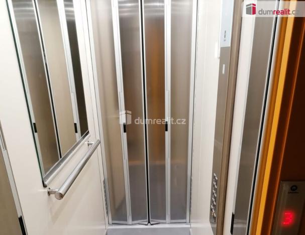 Pronájem bytu 1+kk, Mariánské Lázně, Kubelíkova, 26 m2