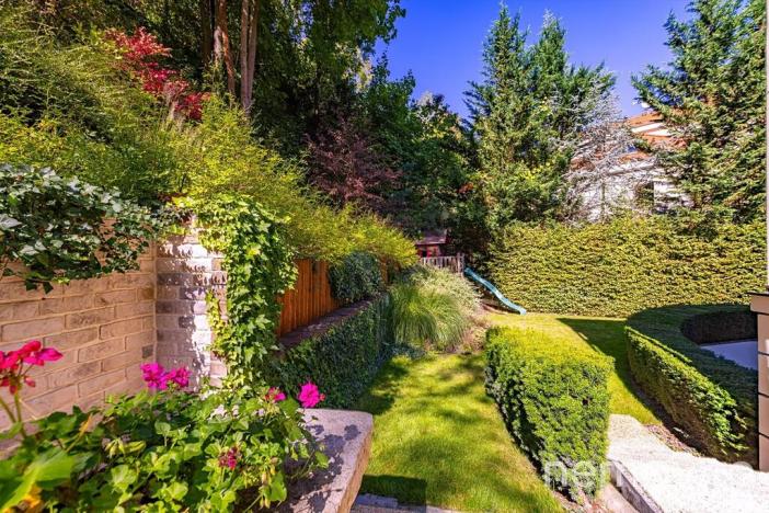 Prodej vily, Praha - Dejvice, V Šáreckém údolí, 459 m2