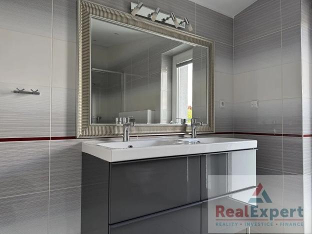 Pronájem rodinného domu, Šestajovice, Křížovnická, 180 m2