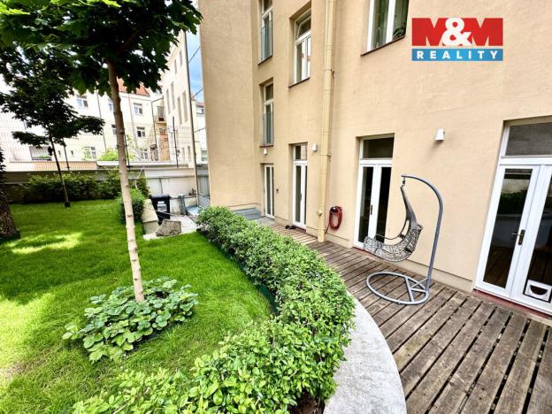 Prodej obchodního prostoru, Praha, Víta Nejedlého, 72 m2