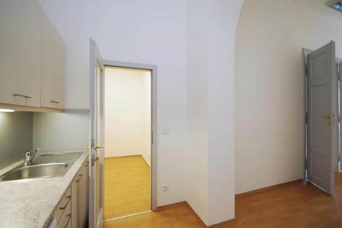 Pronájem kanceláře, Praha - Smíchov, Štefánikova, 70 m2