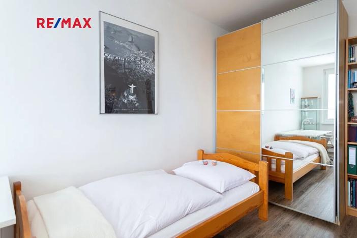 Pronájem bytu 1+1, Praha - Troja, Krynická, 29 m2