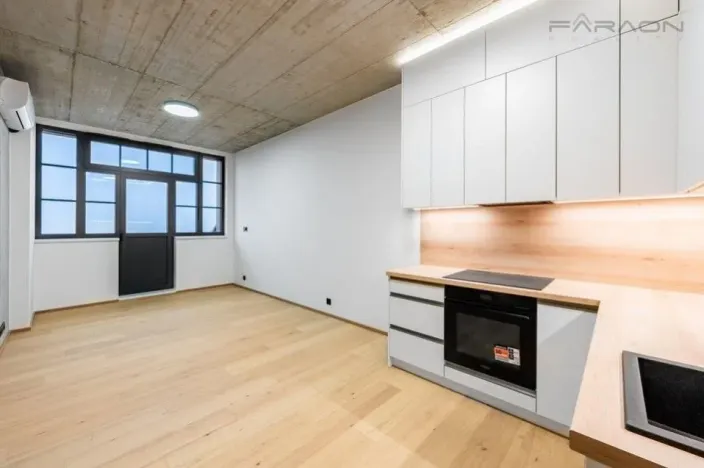 Pronájem bytu 1+kk, Praha - Hloubětín, Kolbenova, 33 m2