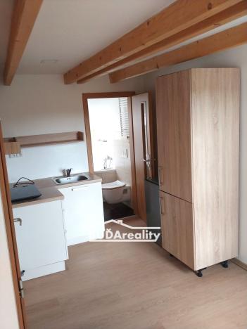 Pronájem bytu 1+kk, Zlín, Štefánikova, 28 m2