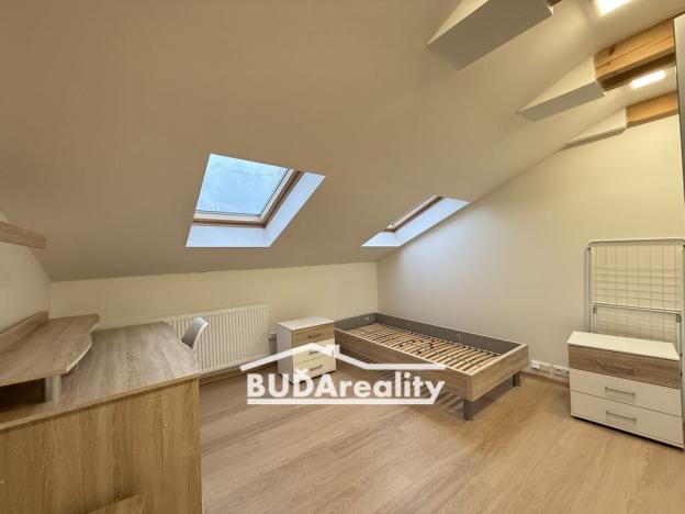 Pronájem bytu 1+kk, Zlín, Štefánikova, 28 m2