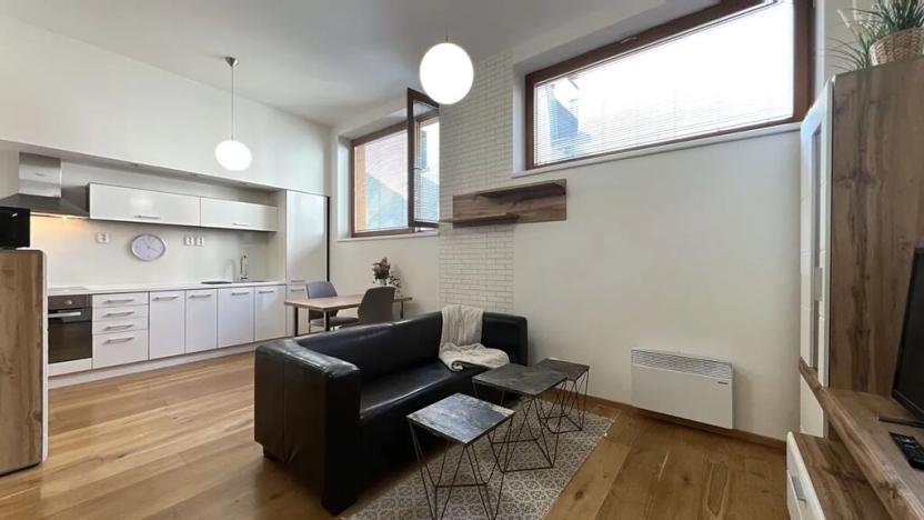 Pronájem bytu 1+kk, Praha - Vinohrady, Uruguayská, 38 m2