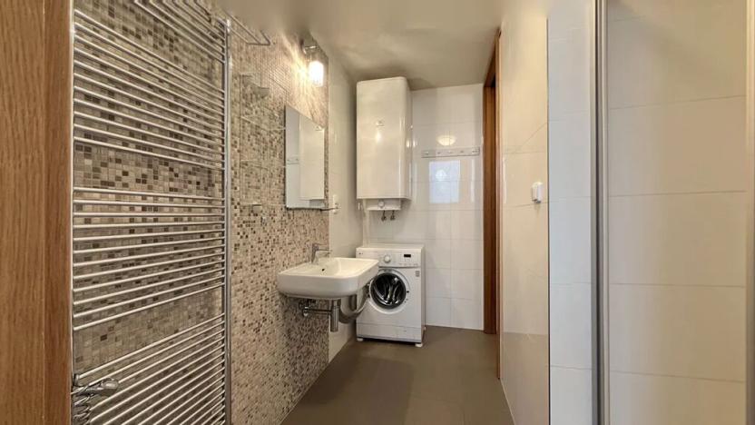 Pronájem bytu 1+kk, Praha - Vinohrady, Uruguayská, 38 m2