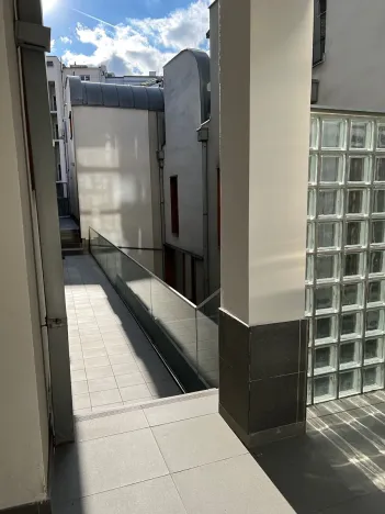 Pronájem bytu 1+kk, Praha - Vinohrady, Uruguayská, 38 m2