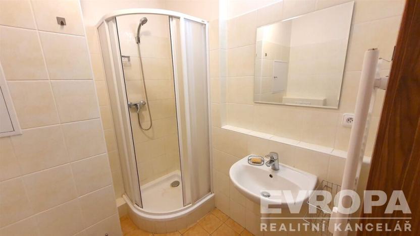 Pronájem bytu 1+kk, Pardubice - Polabiny, Bělehradská, 40 m2