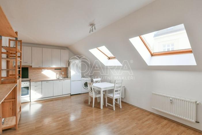 Pronájem bytu 2+kk, Praha - Vysočany, Zbuzkova, 44 m2