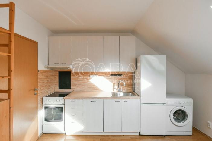 Pronájem bytu 2+kk, Praha - Vysočany, Zbuzkova, 44 m2