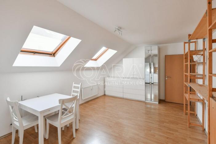 Pronájem bytu 2+kk, Praha - Vysočany, Zbuzkova, 44 m2