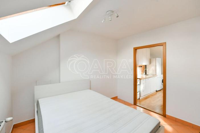 Pronájem bytu 2+kk, Praha - Vysočany, Zbuzkova, 44 m2