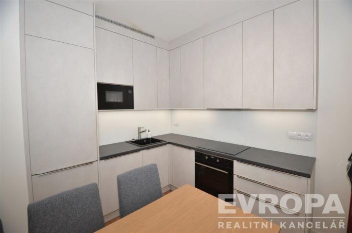 Pronájem bytu 2+kk, Praha - Smíchov, Nádražní, 53 m2