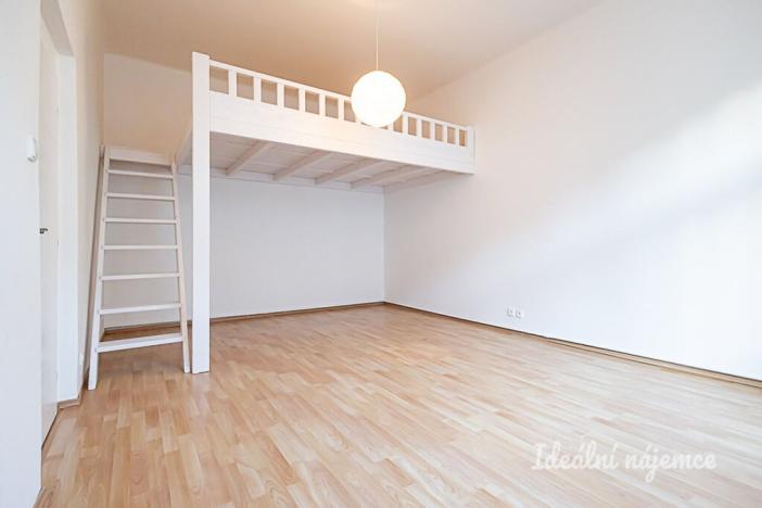 Pronájem bytu 2+kk, Praha - Nusle, Jaromírova, 43 m2