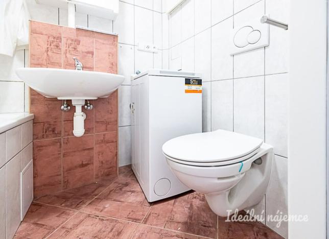 Pronájem bytu 2+kk, Praha - Nusle, Jaromírova, 43 m2