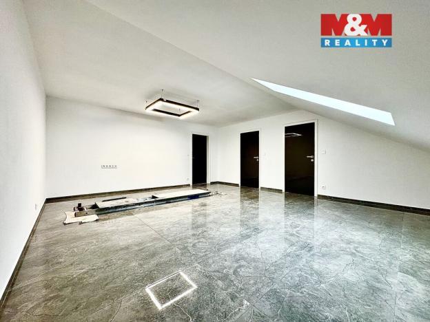 Pronájem bytu 2+1, Velešín, Družstevní, 76 m2