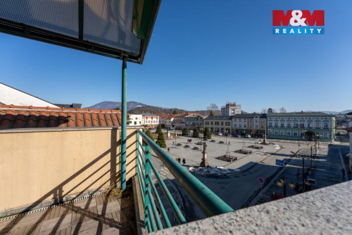 Prodej obchodního prostoru, Rožnov pod Radhoštěm, Masarykovo náměstí, 670 m2