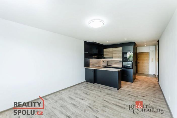 Pronájem bytu 1+kk, Hradec Králové - Nový Hradec Králové, Brožíkova, 31 m2