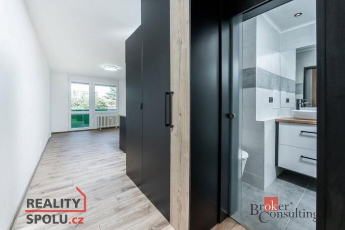 Pronájem bytu 1+kk, Hradec Králové - Nový Hradec Králové, Brožíkova, 31 m2