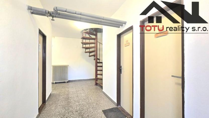 Pronájem skladu, Chrudim, Palackého třída, 31 m2