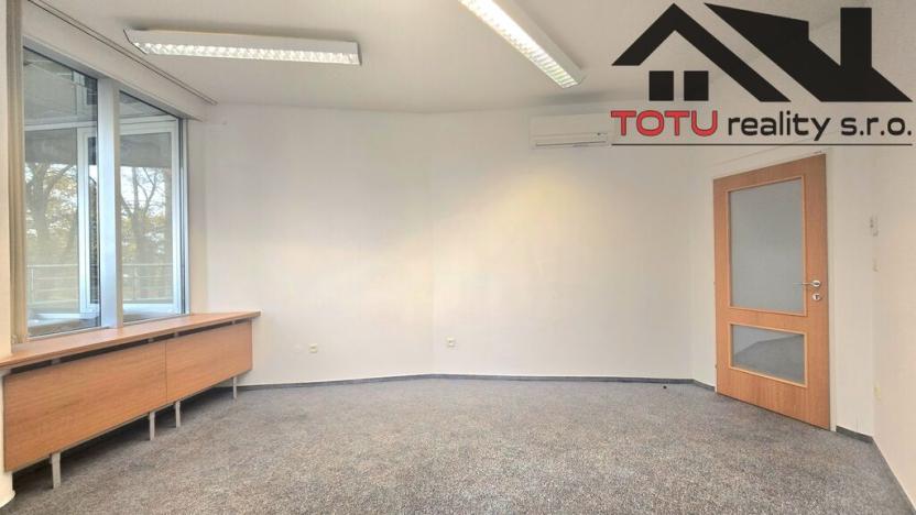 Pronájem kanceláře, Chrudim, Palackého třída, 17 m2