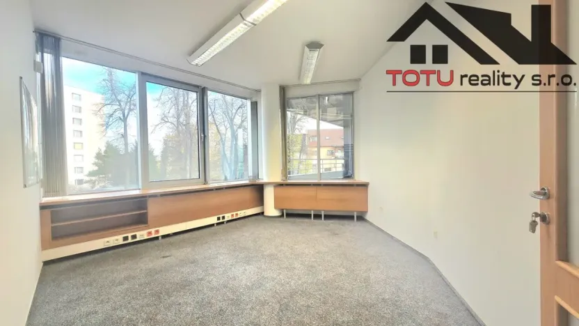 Pronájem kanceláře, Chrudim, Palackého třída, 17 m2