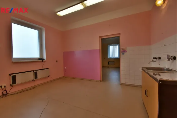 Prodej obchodního prostoru, Týniště nad Orlicí, Nádražní, 64 m2