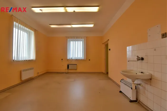 Prodej obchodního prostoru, Týniště nad Orlicí, Nádražní, 64 m2
