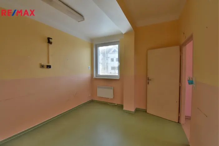 Prodej obchodního prostoru, Týniště nad Orlicí, Nádražní, 64 m2