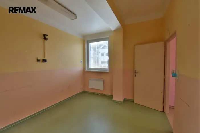 Prodej obchodního prostoru, Týniště nad Orlicí, Nádražní, 64 m2