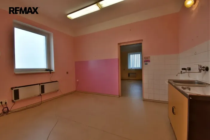 Prodej obchodního prostoru, Týniště nad Orlicí, Nádražní, 64 m2
