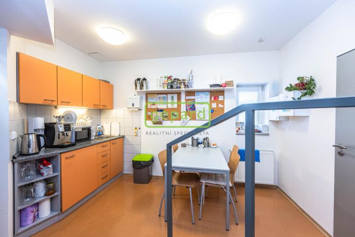 Pronájem obchodního prostoru, Praha - Zbraslav, Zbraslavské náměstí, 147 m2