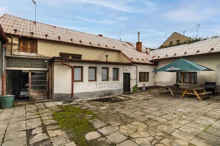 Prodej rodinného domu, Zlonice, Revoluční, 695 m2