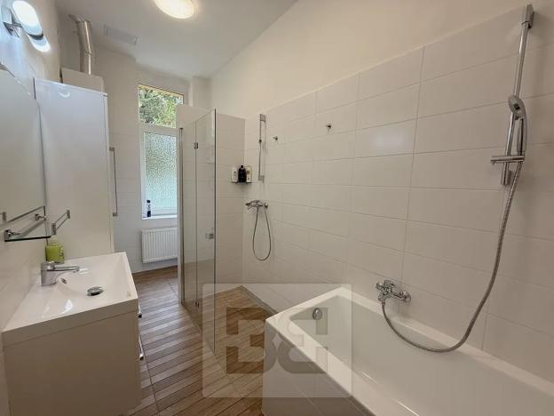 Pronájem bytu 3+1, Praha - Holešovice, U vody, 106 m2